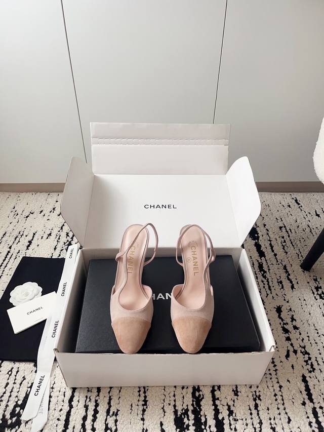 飞机盒+10Chanel 中空鞋｜官网同步 代购级臻藏 香家走秀款中空鞋终于等到！ 从鞋型到双C金属扣 每一处都按原版1:1复刻 连内里羊皮、意产真皮底都完美还