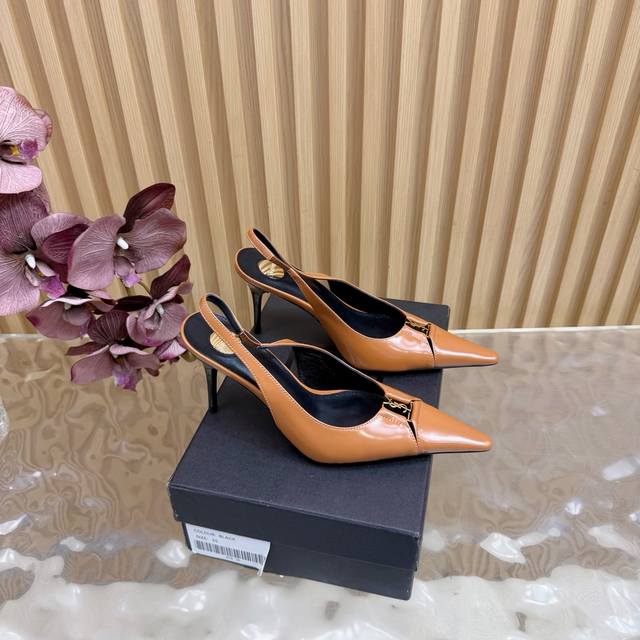 Ysl 圣罗兰 Ss2025早春新款 夏季新品 走秀款高跟凉鞋 2025全新春夏系列后带方扣高跟凉鞋 ！ 尖头高跟拖鞋淡淡的夏日里怎么少得了一双仙女鞋 各种小裙