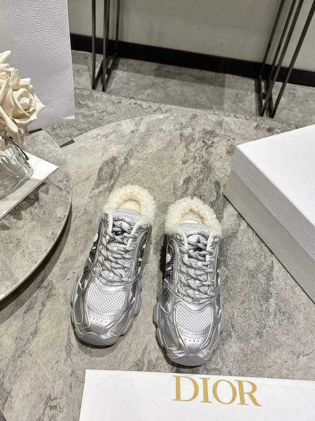 最新爆款 明星款2025主推爆品 全新发售的迪奥 Dior Chrono 新款休闲运动鞋跑鞋老爹鞋半拖 真的酷毙了，未来感十足原版完美复刻！羊毛里 全对版材质