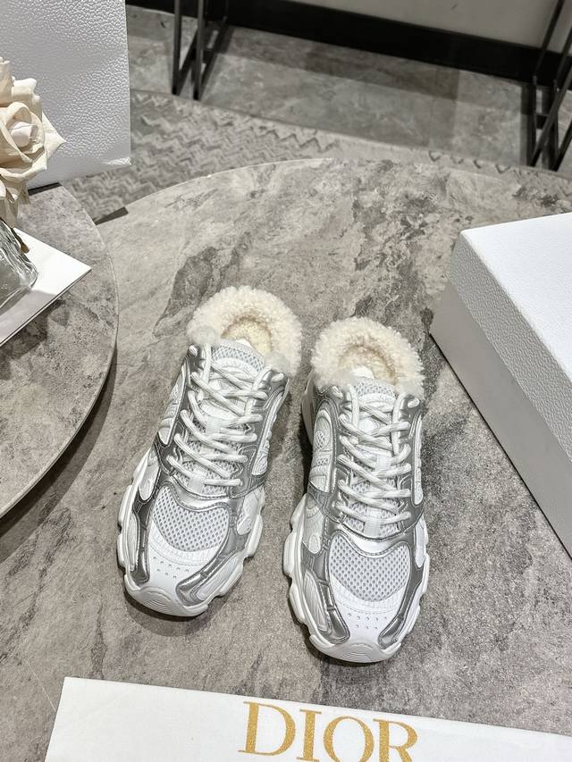 最新爆款 明星款2025主推爆品 全新发售的迪奥 Dior Chrono 新款休闲运动鞋跑鞋老爹鞋半拖 真的酷毙了，未来感十足原版完美复刻！羊毛里 全对版材质