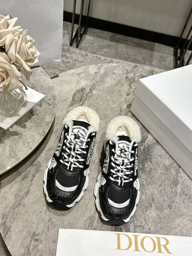 最新爆款 明星款2025主推爆品 全新发售的迪奥 Dior Chrono 新款休闲运动鞋跑鞋老爹鞋半拖 真的酷毙了，未来感十足原版完美复刻！羊毛里 全对版材质