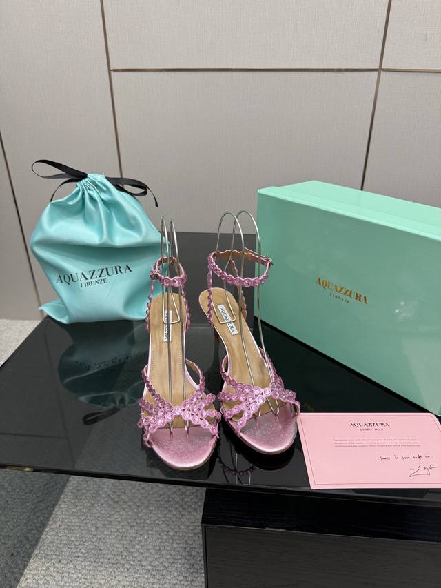 拖鞋 凉鞋280 Aquazzura Zp 原版开模 新品水钻凉拖 采用原版定制真丝制成，原版开模施华洛奇水钻装饰扣，超闪 大底金色标志性菠萝微标赋予单品丰富的