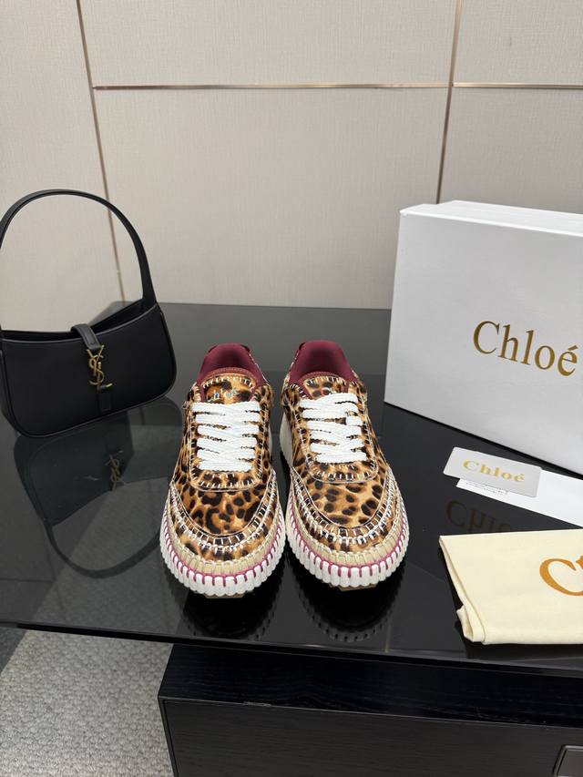 Chloe 克洛伊 最新的缝马克线 原版私模高密度发泡鞋底 人工固特异手法穿线 配上后所有的位置刚刚好 所有的工艺与材质原版一致 绝对是一双耐穿耐看行走江湖必备  Chloe 克洛伊 最新的缝马克线 原版私模高密度发泡鞋底 人工固特异手法穿线 配上后所有的位置刚刚好 所有的工艺与材质原版一致 绝对是一双耐穿耐看行走江湖必备