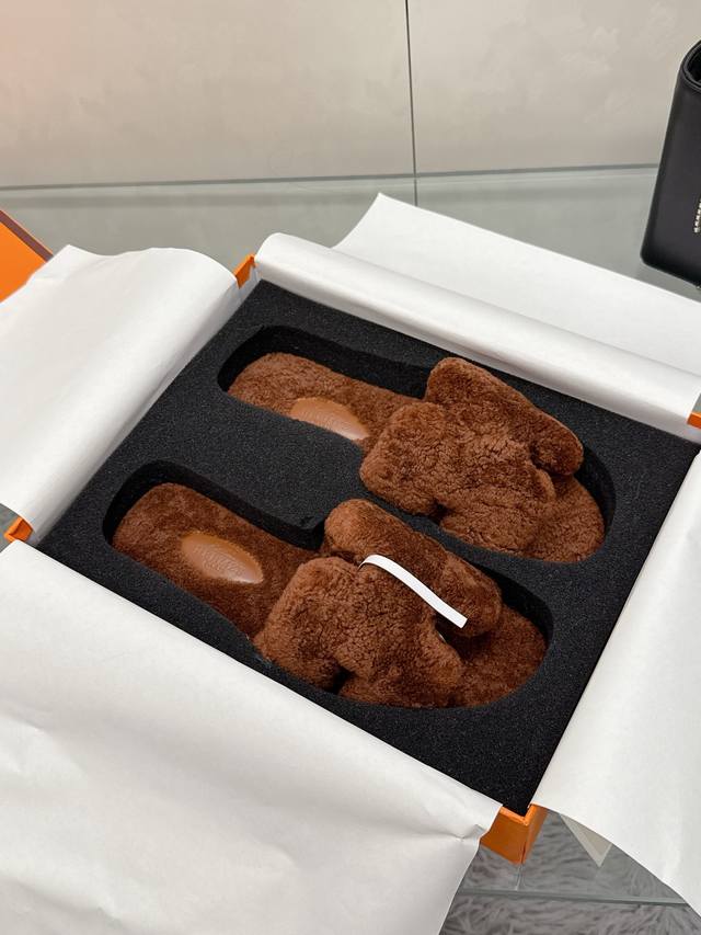 工厂P价P： Hermes爱马仕经典H拖 羊毛制造 高端货 经典常青树系列单品 面料 ：皮毛一体毛 包中底料 ：毛质剪糕直毛 所有中底料 ：真皮皮浆+意大利做法