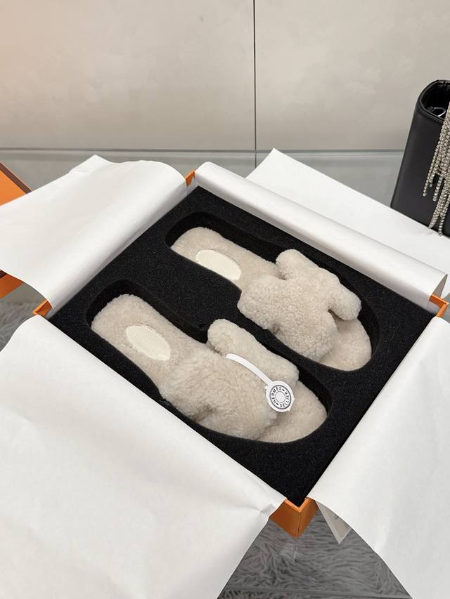 工厂P价P： Hermes爱马仕经典H拖 羊毛制造 高端货 经典常青树系列单品 面料 ：皮毛一体毛 包中底料 ：毛质剪糕直毛 所有中底料 ：真皮皮浆+意大利做法