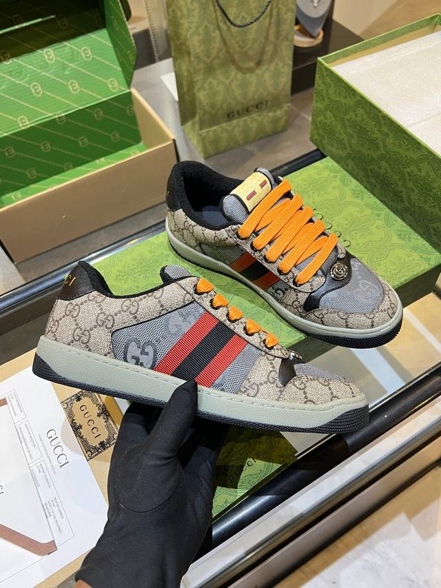 Gucci脏脏鞋 顶级工厂P品质，专柜一比一无可挑剔，穿上脚舒适度燃到爆表 复古做旧元素，鞋舌水洗复古标，金属双Glogo相识度99%，满面的Gucci元素；毛