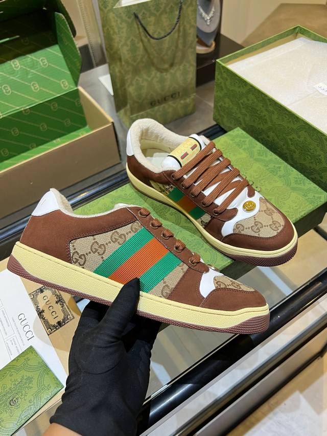 Gucci脏脏鞋 顶级工厂P品质，专柜一比一无可挑剔，穿上脚舒适度燃到爆表 复古做旧元素，鞋舌水洗复古标，金属双Glogo相识度99%，满面的Gucci元素；毛