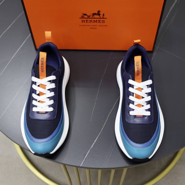 出厂价Pp： 爱马仕H家25Ss小白鞋！经楦靴型+英伦复古设计，经典耐看！原版倒模楦型，极致1:1形体，进口高端面料呈现出精致质感！ 开模定制A级高密私模大底，