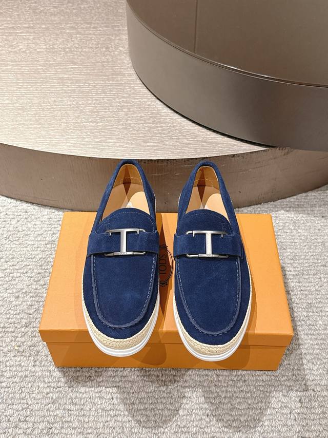 Tod's 托德斯 Size 39-45 38.46订做 Tods托德斯本款乐福鞋以细腻羊京皮制成，精选牛皮内里，点缀带品牌标识的金属饰扣Logo，橡胶豆豆鞋底