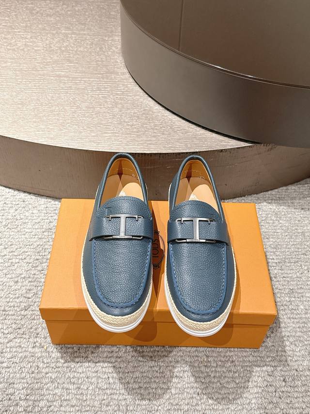 Tod's 托德斯 Size 39-45 38.46订做 Tods托德斯本款乐福鞋以细腻羊京皮制成，精选牛皮内里，点缀带品牌标识的金属饰扣Logo，橡胶豆豆鞋底