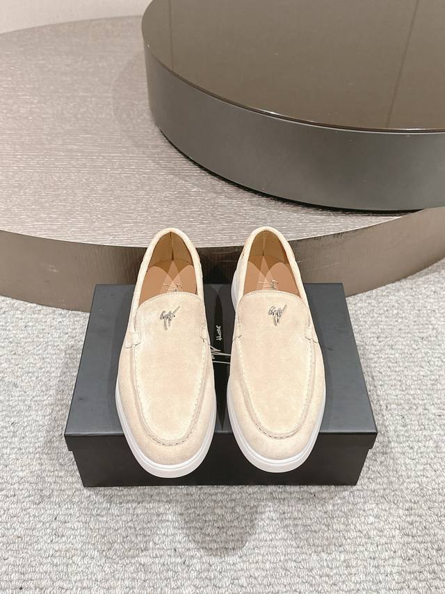 Gz* Size:40-44 45.46定做 顶级代购：Giuseppe Zanotti Gz朱塞佩 萨诺第 全新潮款上市爆款套脚系列鞋面采用专用高丝光牛反绒面