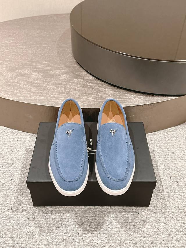 Gz* Size:40-44 45.46定做 顶级代购：Giuseppe Zanotti Gz朱塞佩 萨诺第 全新潮款上市爆款套脚系列鞋面采用专用高丝光牛反绒面