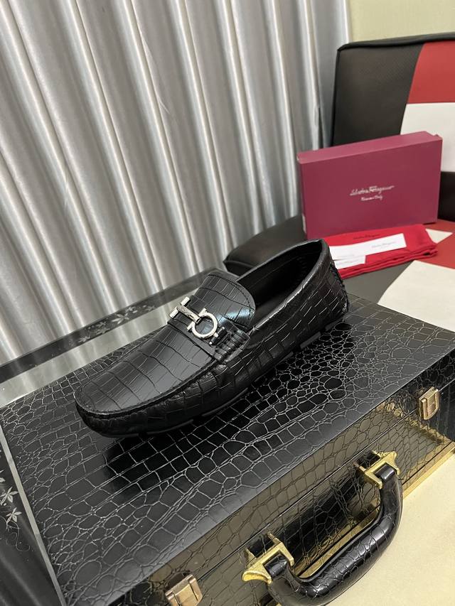 出厂价Pp： 菲拉格慕 新款豆豆鞋、专柜一比一制作原单品质、进口牛皮鞋面皮垫里原版橡胶大底、｛高品质看得见｝码数：38-44