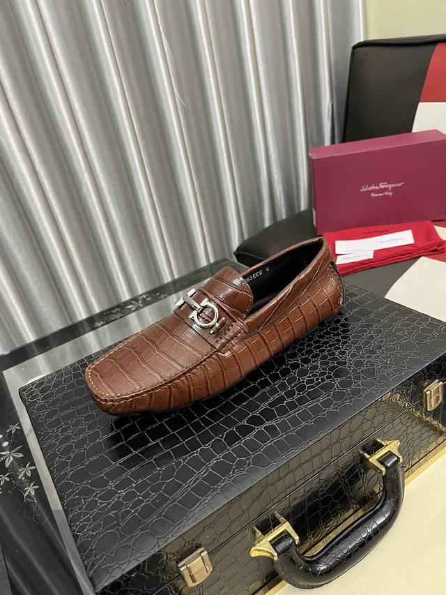 出厂价Pp： 菲拉格慕 新款豆豆鞋、专柜一比一制作原单品质、进口牛皮鞋面皮垫里原版橡胶大底、｛高品质看得见｝码数：38-44