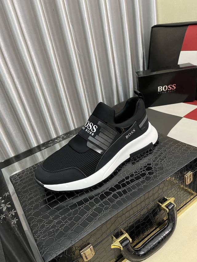 出厂价Pp： Boos 男鞋休闲鞋原单品质鞋面采用进口小牛皮，超透气舒适内里做工精细，高端大气。有时尚典范造型。发泡透明耐磨大底，穿着舒适，值得拥有。码数：38