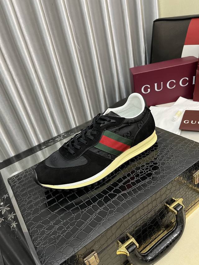 出厂价Pp： Gucci 古奇男鞋休闲鞋绝对火爆潮男的极致搭配单品！超质感魅力挡不住，主推款，鞋面选用优质牛皮压花，羊皮垫脚， 耐磨橡胶底，高贵典雅！舒适度爆棚