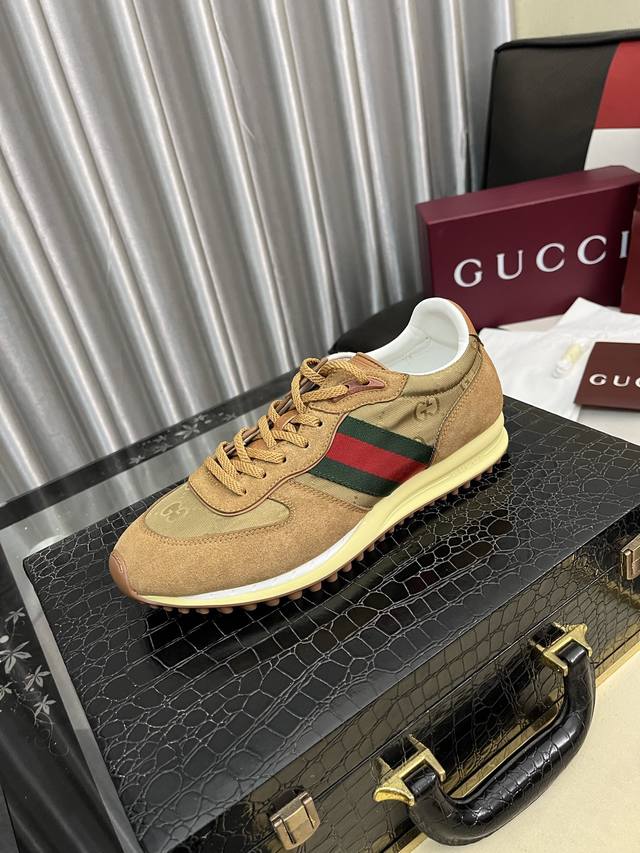出厂价Pp： Gucci 古奇男鞋休闲鞋绝对火爆潮男的极致搭配单品！超质感魅力挡不住，主推款，鞋面选用优质牛皮压花，羊皮垫脚， 耐磨橡胶底，高贵典雅！舒适度爆棚