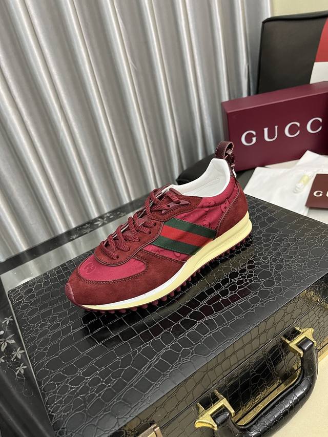 出厂价Pp： 女款 Gucci 古奇男鞋休闲鞋绝对火爆潮男的极致搭配单品！超质感魅力挡不住，主推款，鞋面选用优质牛皮压花，羊皮垫脚， 耐磨橡胶底，高贵典雅！舒适