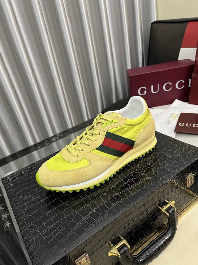 出厂价Pp： Gucci 古奇男鞋休闲鞋绝对火爆潮男的极致搭配单品！超质感魅力挡不住，主推款，鞋面选用优质牛皮压花，羊皮垫脚， 耐磨橡胶底，高贵典雅！舒适度爆棚