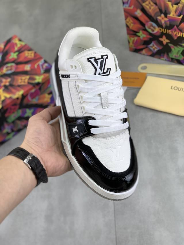 工厂P价P 实价 Louis Vuitton 原单 新款Lv路易威登 * Lv经典潮鞋！选用进口原版牛皮 水染牛皮内里.最新款原版耐磨橡胶组合大底！高品质精品！