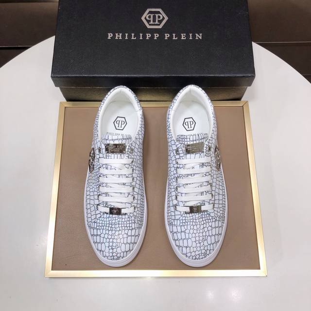 工厂P批 Philipp Piein 全羊皮内里 菲利普普萊茵 官网最新款原版开模，面料：原版头层粒面小牛皮，原版五金轱辘头，裡料：羊皮内里 做工精细，完美楦型