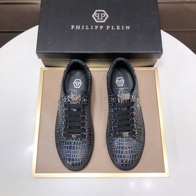 工厂P批 Philipp Piein 全羊皮内里 菲利普普萊茵 官网最新款原版开模，面料：原版头层粒面小牛皮，原版五金轱辘头，裡料：羊皮内里 做工精细，完美楦型