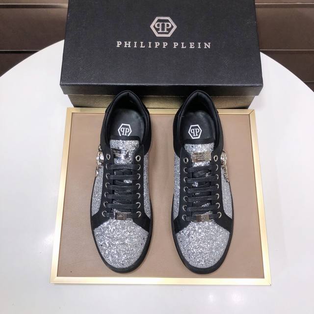 工厂P批 Philipp Piein 全羊皮内里 菲利普普萊茵 官网最新款原版开模，面料：原版头层粒面小牛皮，原版五金轱辘头，裡料：羊皮内里 做工精细，完美楦型