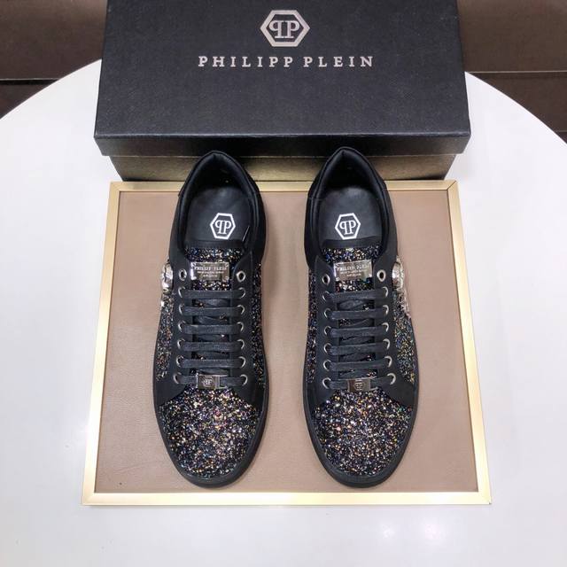 工厂P批 Philipp Piein 全羊皮内里 菲利普普萊茵 官网最新款原版开模，面料：原版头层粒面小牛皮，原版五金轱辘头，裡料：羊皮内里 做工精细，完美楦型