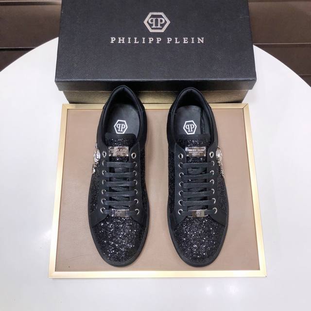 工厂P批 Philipp Piein 全羊皮内里 菲利普普萊茵 官网最新款原版开模，面料：原版头层粒面小牛皮，原版五金轱辘头，裡料：羊皮内里 做工精细，完美楦型