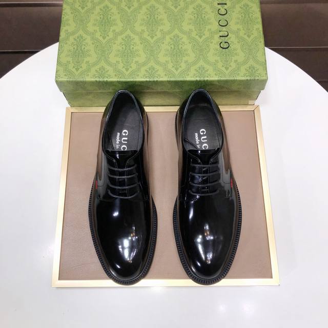工厂P批 意大利顶级奢侈男鞋巨头 Gucci 古奇 全牛皮内里 新款报到原汁原味的欧式风格 赏心悦目为了让鞋子更加耐用不变形制作继续沿用传统做法 但仍然不乏创新