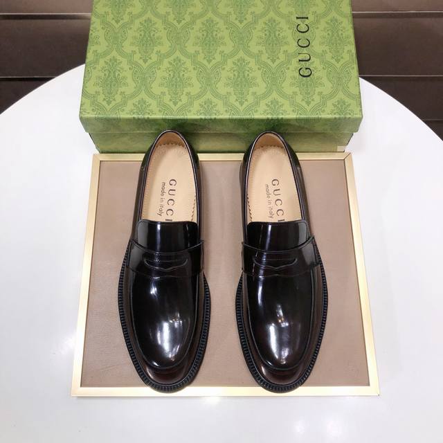 工厂P批 意大利顶级奢侈男鞋巨头 Gucci 古奇 全牛皮内里 新款报到原汁原味的欧式风格 赏心悦目为了让鞋子更加耐用不变形制作继续沿用传统做法 但仍然不乏创新