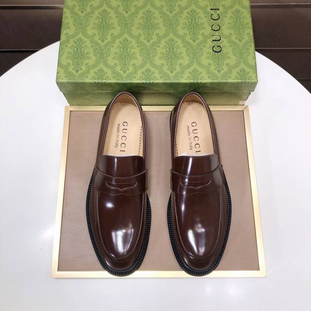工厂P批 意大利顶级奢侈男鞋巨头 Gucci 古奇 全牛皮内里 新款报到原汁原味的欧式风格 赏心悦目为了让鞋子更加耐用不变形制作继续沿用传统做法 但仍然不乏创新