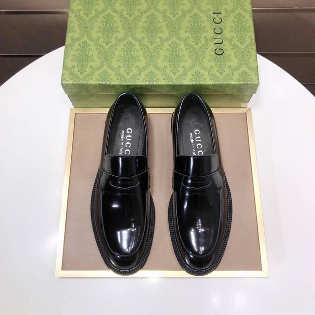工厂P批 意大利顶级奢侈男鞋巨头 Gucci 古奇 全牛皮内里 新款报到原汁原味的欧式风格 赏心悦目为了让鞋子更加耐用不变形制作继续沿用传统做法 但仍然不乏创新