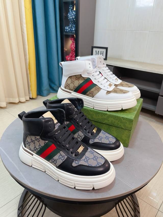 出厂价P Gucci 古奇 新款高帮男鞋高端品牌，最新時尚休闲男鞋，潮流百搭之款，轻松运动风，鞋面意大利进口头层牛皮 真皮内里 加超精细做工。原版个性时尚橡胶耐