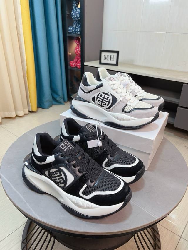 出厂价P Givenchy 纪梵希 高端版本 专柜同步发售鞋面：意大利进口品牌Logo印花布匹 尽显奢华，羊皮内里加上双层组合，脚感舒适，鞋底：原厂特供气垫Tu