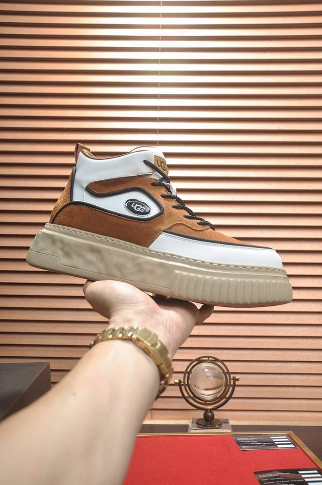 出厂价P Ugg 全羊毛内里 顶级高端品质皮毛一体保暖雪地靴来自澳洲温暖奢侈品牌男鞋，Ugg-5877官网同步、采用进口牛皮制作，精心缝制而成..进口橡胶发泡大