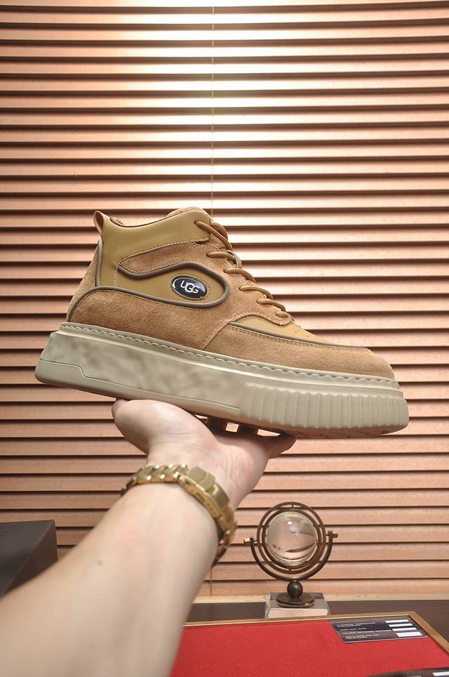 出厂价P Ugg 全羊毛内里 顶级高端品质皮毛一体保暖雪地靴来自澳洲温暖奢侈品牌男鞋，Ugg-5877官网同步、采用进口牛皮制作，精心缝制而成..进口橡胶发泡大