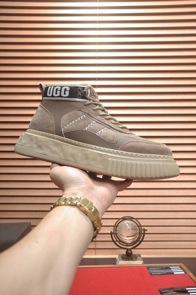 出厂价P Ugg 全羊毛内里 顶级高端品质皮毛一体保暖雪地靴来自澳洲温暖奢侈品牌男鞋，Ugg-5877官网同步、采用进口牛皮制作，精心缝制而成..进口橡胶发泡大