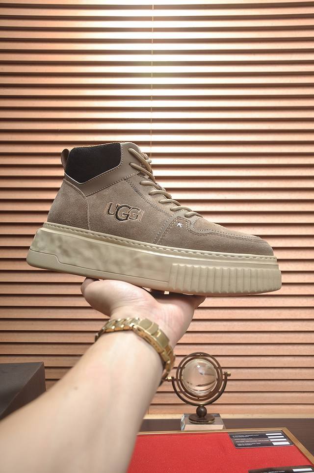 出厂价P Ugg 全羊毛内里 顶级高端品质皮毛一体保暖雪地靴来自澳洲温暖奢侈品牌男鞋，Ugg-5877官网同步、采用进口牛皮制作，精心缝制而成..进口橡胶发泡大