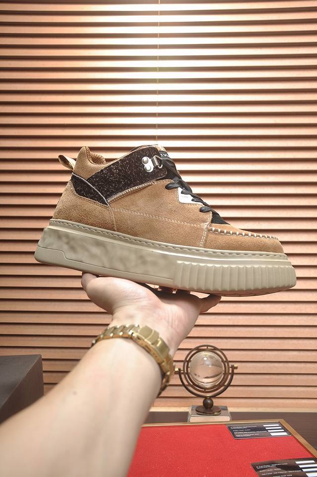 出厂价P Ugg 全羊毛内里 顶级高端品质皮毛一体保暖雪地靴来自澳洲温暖奢侈品牌男鞋，Ugg-5877官网同步、采用进口牛皮制作，精心缝制而成..进口橡胶发泡大