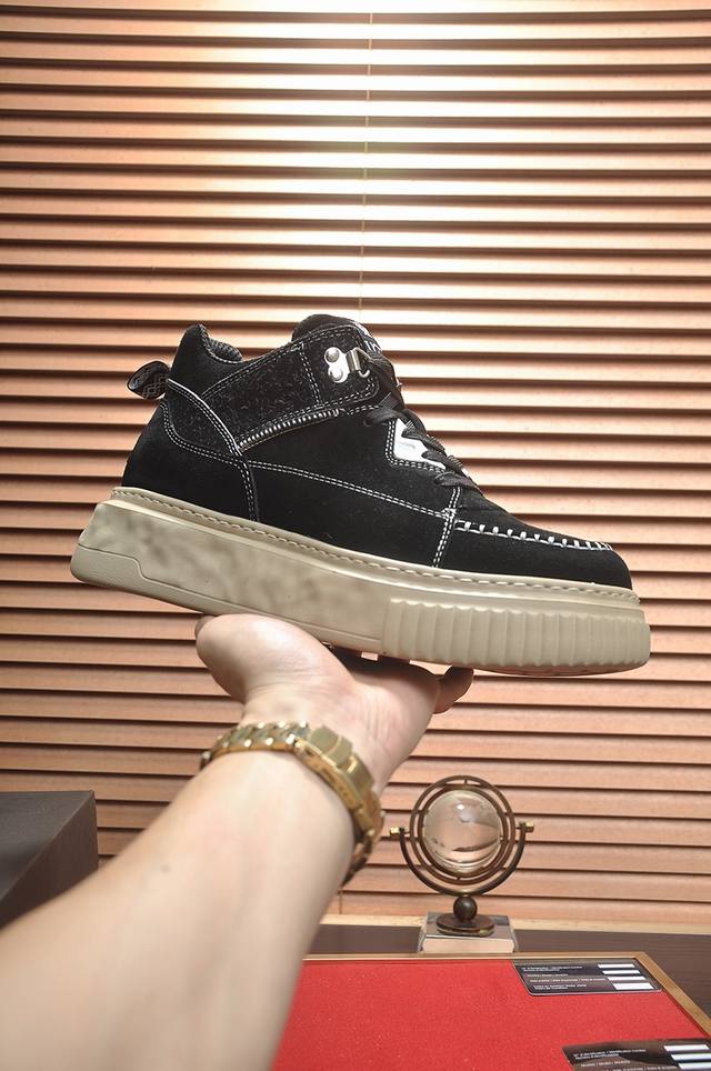 出厂价P Ugg 全羊毛内里 顶级高端品质皮毛一体保暖雪地靴来自澳洲温暖奢侈品牌男鞋，Ugg-5877官网同步、采用进口牛皮制作，精心缝制而成..进口橡胶发泡大