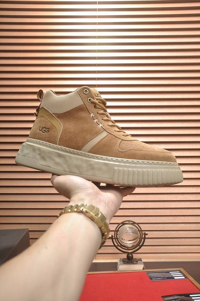 出厂价P Ugg 全羊毛内里 顶级高端品质皮毛一体保暖雪地靴来自澳洲温暖奢侈品牌男鞋，Ugg-5877官网同步、采用进口牛皮制作，精心缝制而成..进口橡胶发泡大