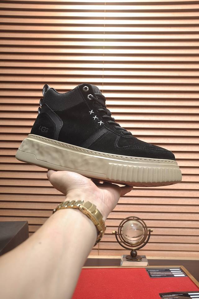 出厂价P Ugg 全羊毛内里 顶级高端品质皮毛一体保暖雪地靴来自澳洲温暖奢侈品牌男鞋，Ugg-5877官网同步、采用进口牛皮制作，精心缝制而成..进口橡胶发泡大