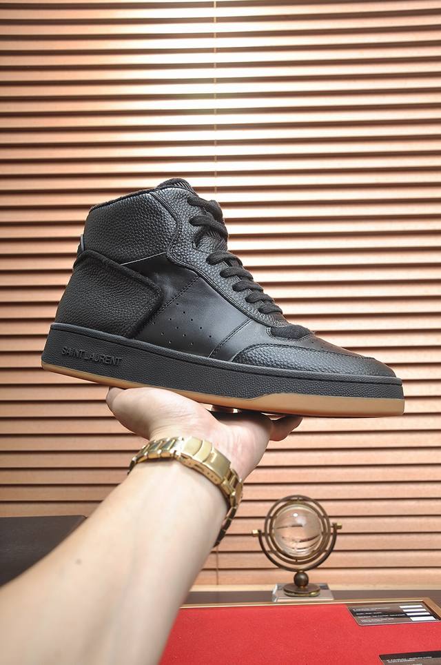 出厂价P Saint Laurent圣罗兰 官方网一比一品牌 原单 时尚男鞋 -材质，鞋面进口牛皮，-内里垫脚均用进口牛皮，-原版真皮大底-时尚潮流元素，个性潮