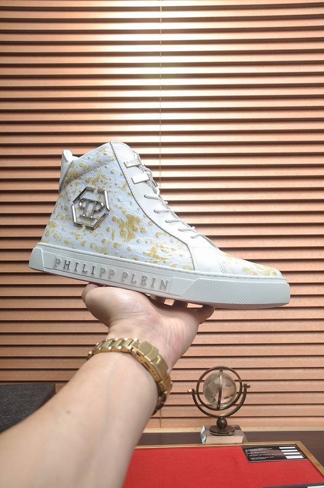 出厂价P Philipp Piein 全羊皮内里 菲利普普萊茵 官网最新款高帮原版开模，面料：原版头层粒面小牛皮，原版五金轱辘头，裡料：羊皮内里 做工精细，完美