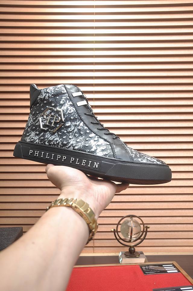 出厂价P Philipp Piein 全羊皮内里 菲利普普萊茵 官网最新款高帮原版开模，面料：原版头层粒面小牛皮，原版五金轱辘头，裡料：羊皮内里 做工精细，完美