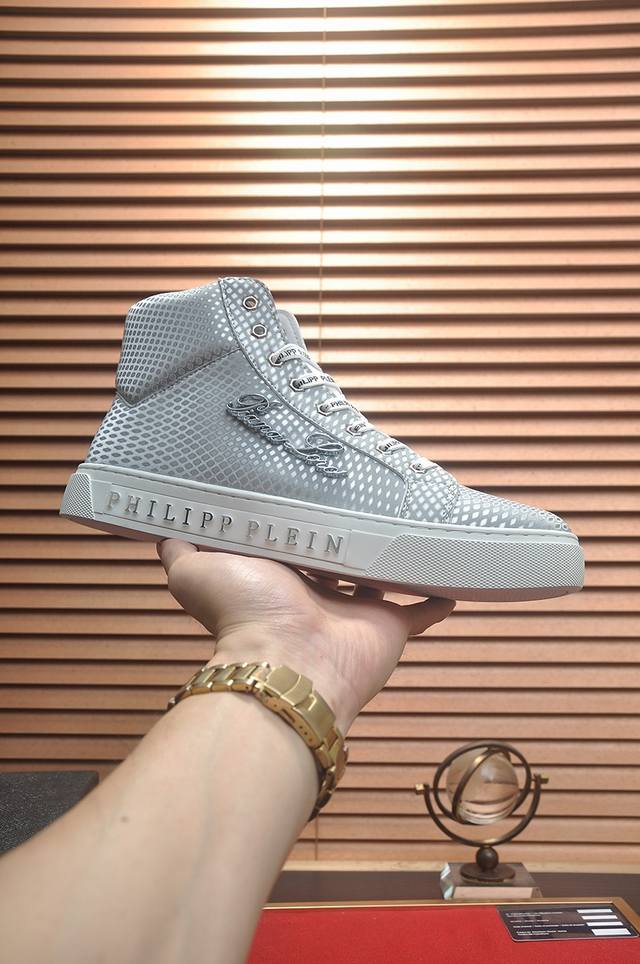 出厂价P Philipp Piein 全羊皮内里 菲利普普萊茵 官网最新款高帮原版开模，面料：原版头层粒面小牛皮，原版五金轱辘头，裡料：羊皮内里 做工精细，完美