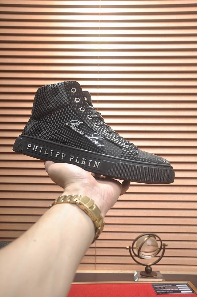 出厂价P Philipp Piein 全羊皮内里 菲利普普萊茵 官网最新款高帮原版开模，面料：原版头层粒面小牛皮，原版五金轱辘头，裡料：羊皮内里 做工精细，完美