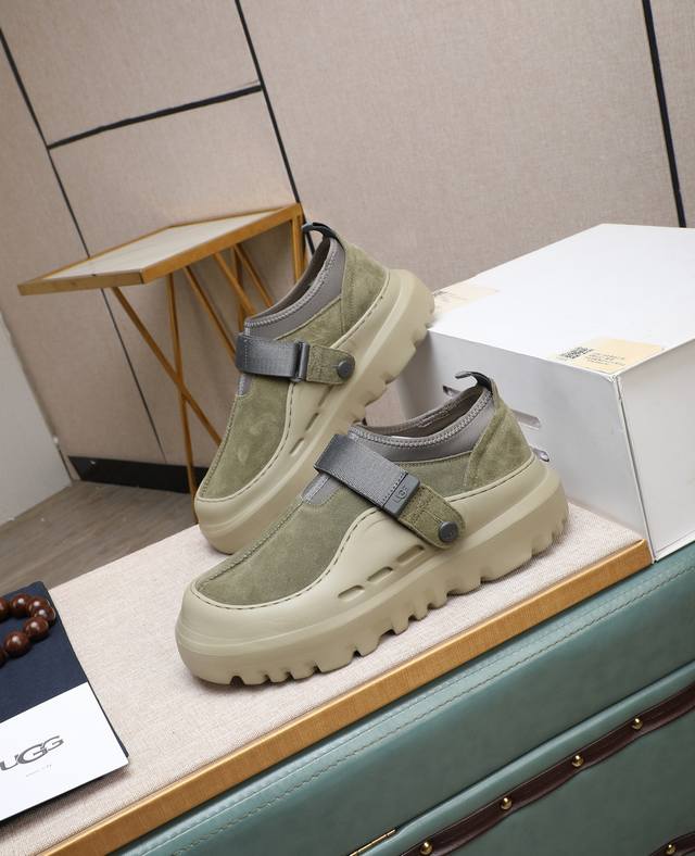 出厂价P 全真羊毛内里 假一赔十 请注意 原单品质 比较毛料的厚度爆款Ugg 来自澳洲温暖奢侈品牌男鞋，官网同步、贝克汉姆男款..，采用进口头层打蜡牛皮制作，鞋