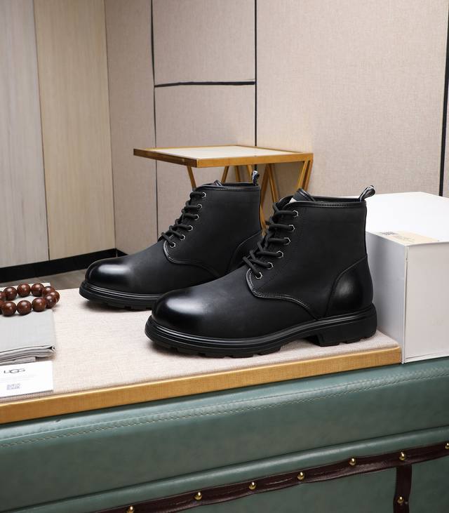 出厂价P 全真羊毛内里 假一赔十 请注意 原单品质 比较毛料的厚度爆款Ugg 来自澳洲温暖奢侈品牌男鞋，官网同步、贝克汉姆男款..，采用进口头层打蜡牛皮制作，鞋